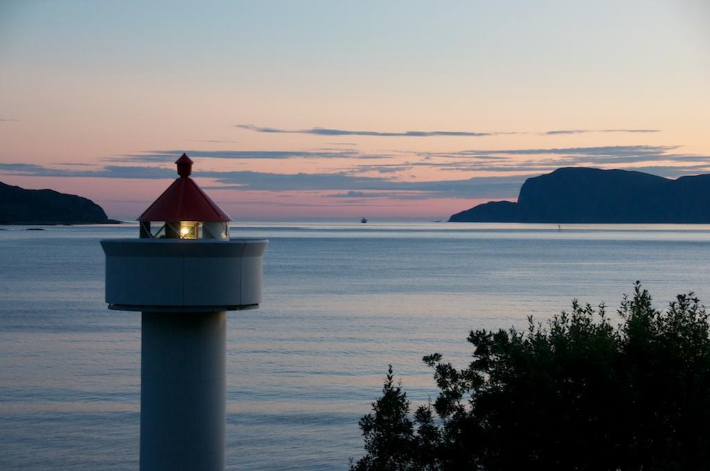 Ulvesund Fyr Bed & Breakfast Raudeberg Exterior photo